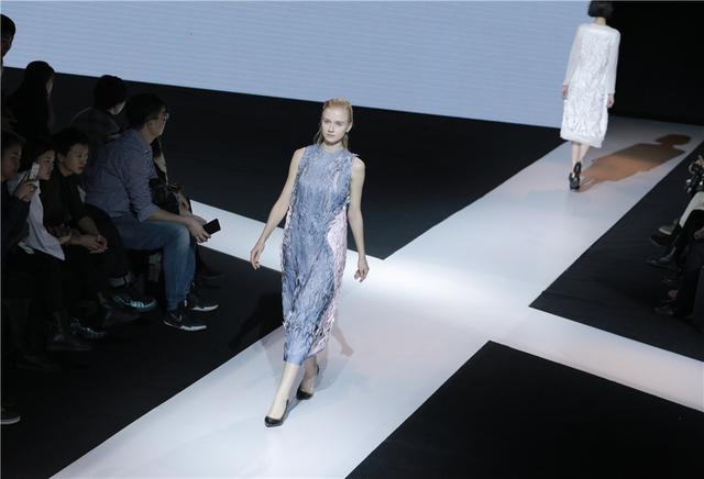 王宝强空降哈尔滨时装周 携百名超模精彩上演T台秀