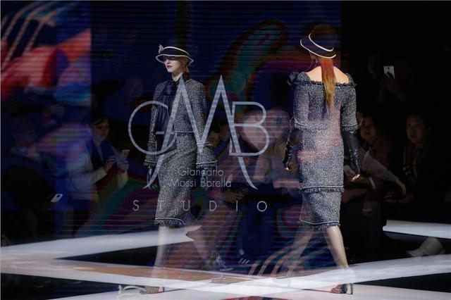 王宝强空降哈尔滨时装周 携百名超模精彩上演T台秀