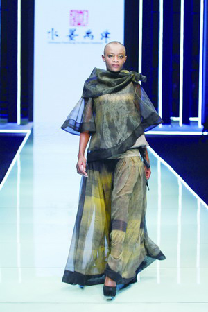 2012哈尔滨国际时装周落幕 展现别样冰城(图4) 2012哈尔滨国际时装周落幕 展现别样冰城(图4)