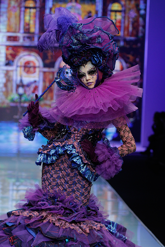 毛戈平在哈尔滨国际时装周发布的专场彩妆秀“汇臻·绘意” 毛戈平在哈尔滨国际时装周发布的专场彩妆秀“汇臻·绘意”