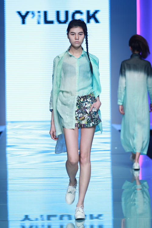2013哈尔滨时装周Y’iLUCK伊雅:自在穿着体验