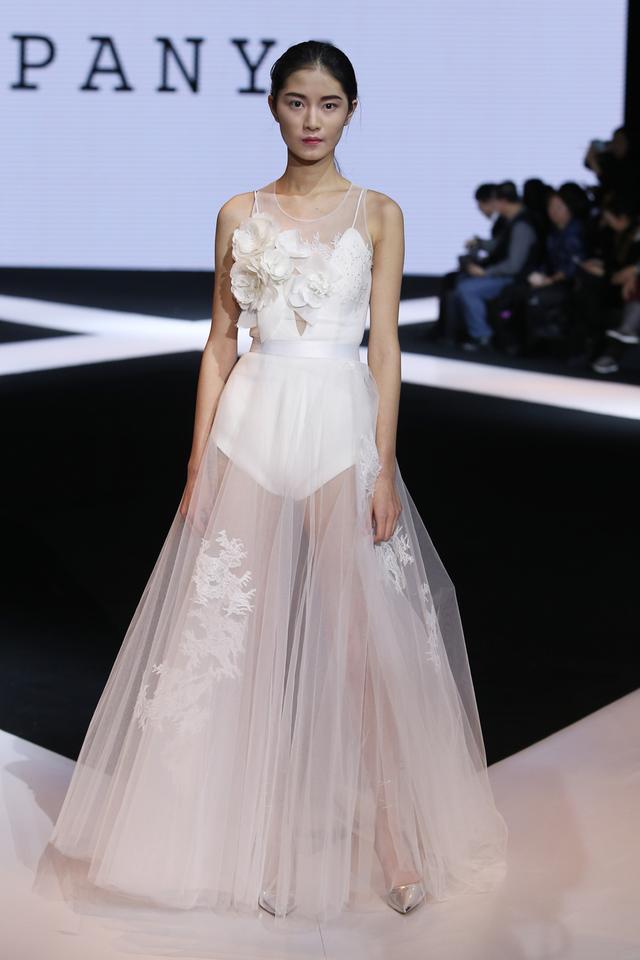 哈尔滨时装周PANYA PJ"我最喜欢的事物"系列婚纱发布