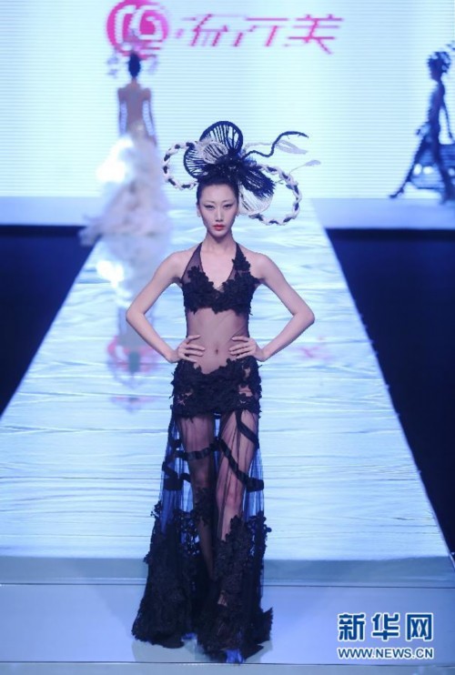 （晚报）（1）“新锐梦想”2013哈尔滨国际时装周开幕