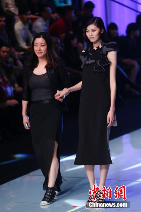 2013哈尔滨国际时装周闭幕 颁出新锐设计大奖